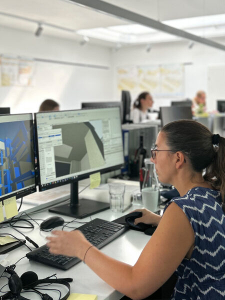 Bim an der Werkbank